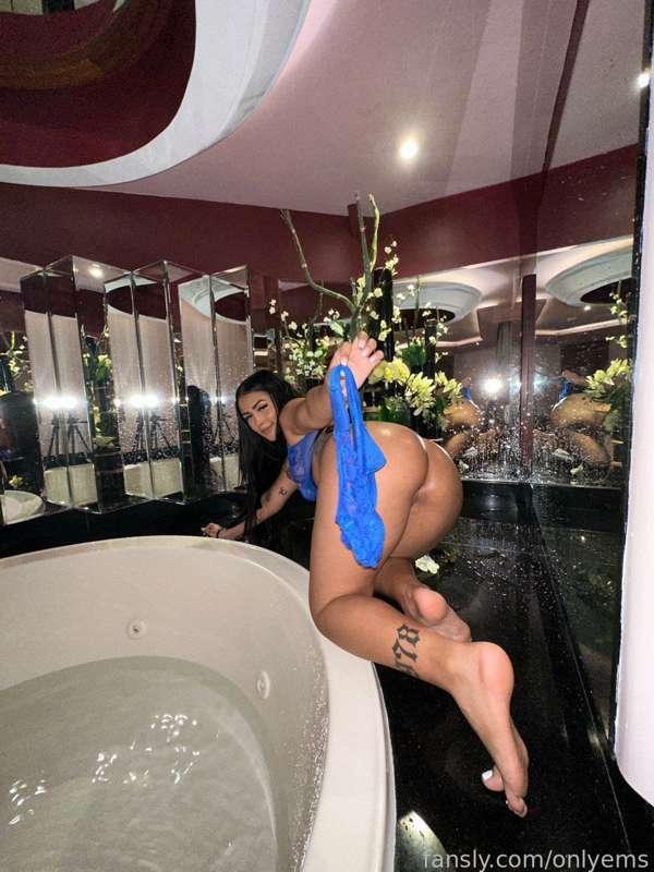 I wanna ride your cock baby😈🔥

#anal #pussy #like #fyp #custom #ass #bigass #dick #dickrate #videocall #available #tits #like