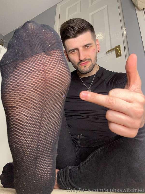 Get to sniffing my sweaty black socks 😈
