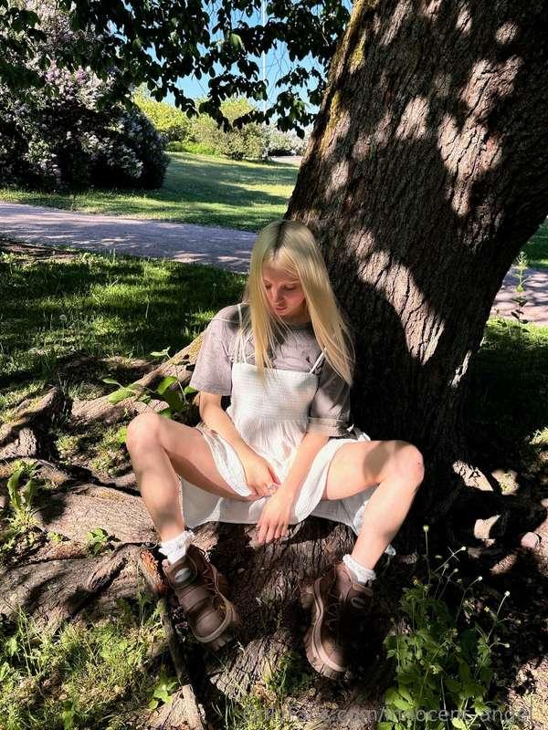 Sun kisses my skin and I want to kiss you 😚 Sending you hell..