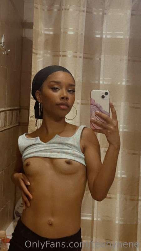free boobies for ur morning 🤭 what part of me would you kiss..