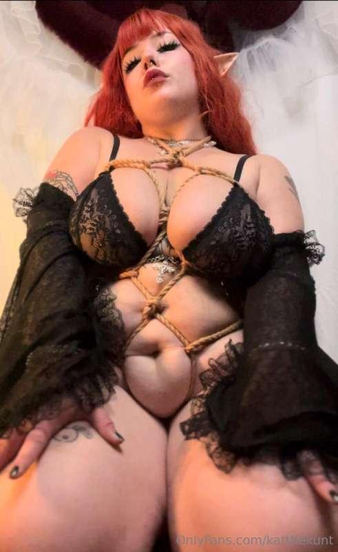 All tied up!😈💋
