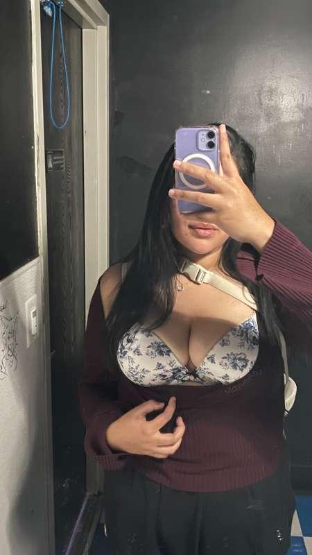 Out at the bar ☺️ would this convince you to buy me a drink?