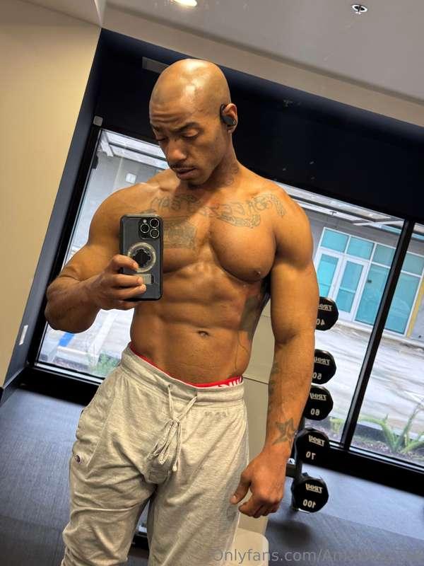 Some things are hard to hide after a good workout 😂🍆