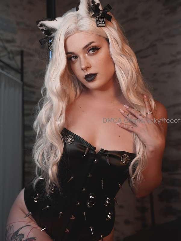 J’ai fais un set un peu Goth, j’adore le mood ! Y’a même des..