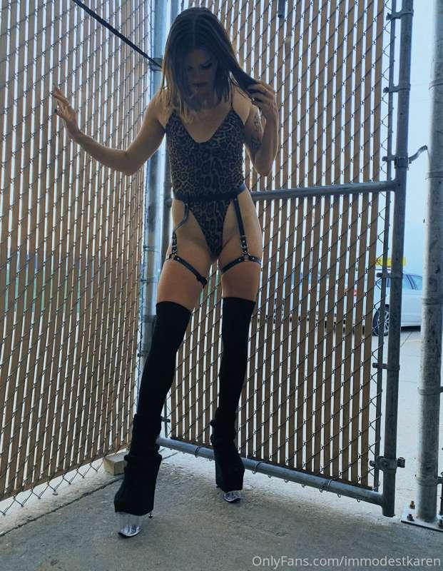 Come to woodys or send me a tip to see me nakey😍😝