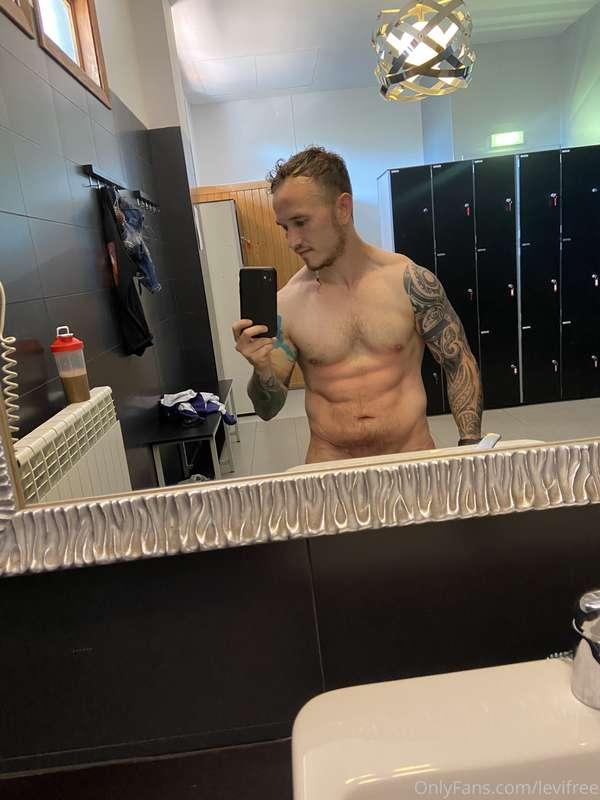 Motivation day over, who comes to the shower? 💦🧼🧴