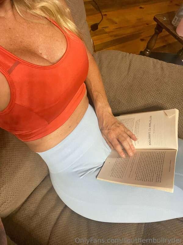Good Monday Morning love💋 I love my time in the mornings📖