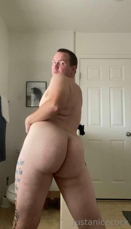 Just a *Thicc Boi* 🍑