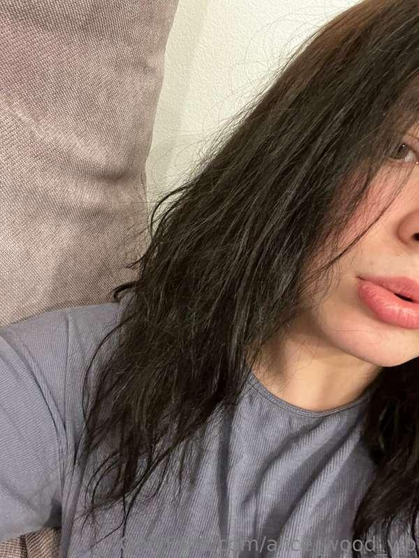 **I'm waiting for your answer in DMs, don't you want to cum ..