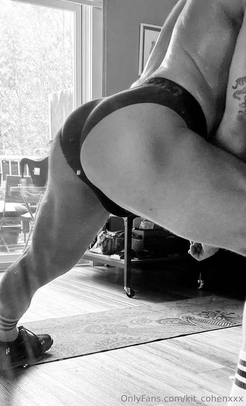 😎 Andy’s home workout 🏋️‍♀️
