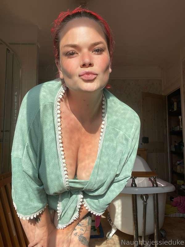 omg I want more summer dresses... so first fan to tip me $25..