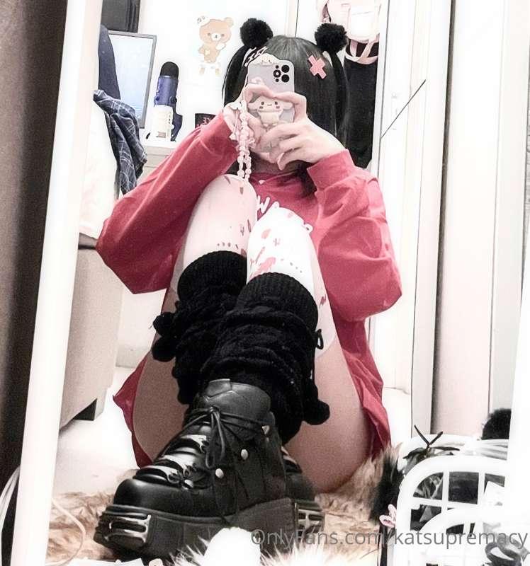 swipe to see me with spreading my legs open 🥺