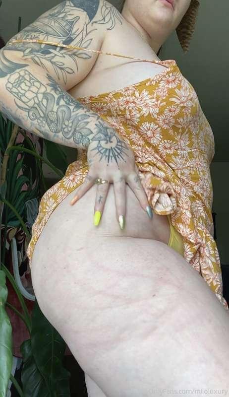 Scratch bite squeeze 😛😛😛 do you like my slutty summer dress?