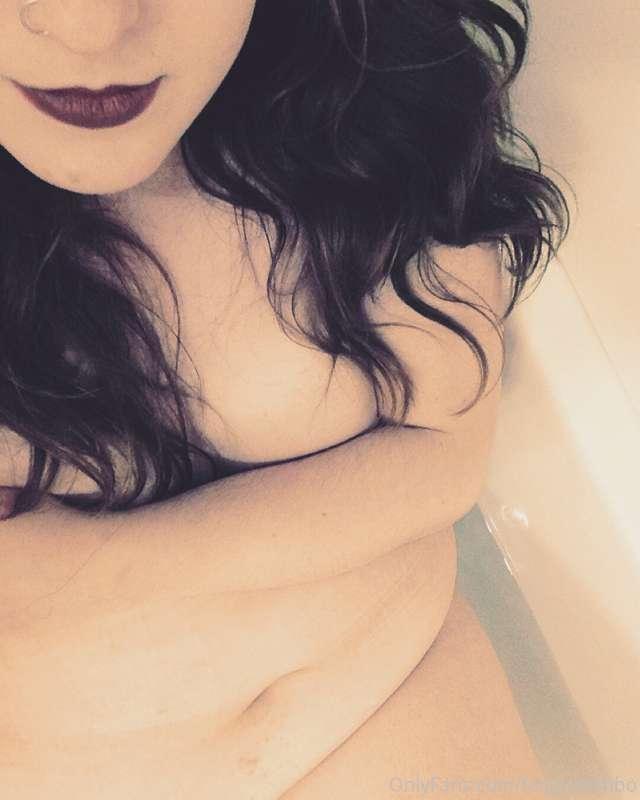 Throwback to my first bath selfie in 2016. 💦
.
.
.
.
.
.
. 
..