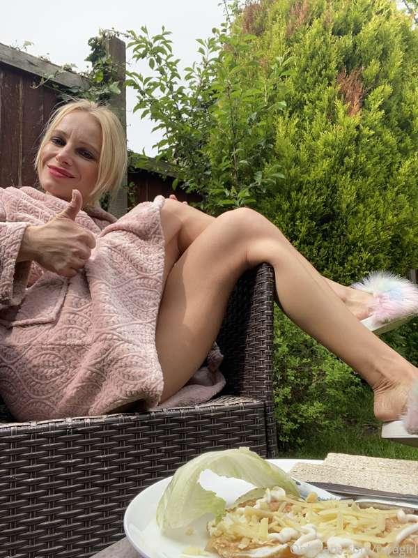 I had a little time to chill and eat and have coffee ☕️ star..