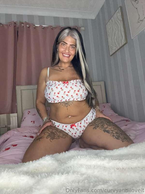 curvyandiloveit image #0