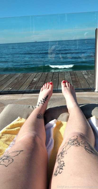 Laid out all day. Still just as pale 😂