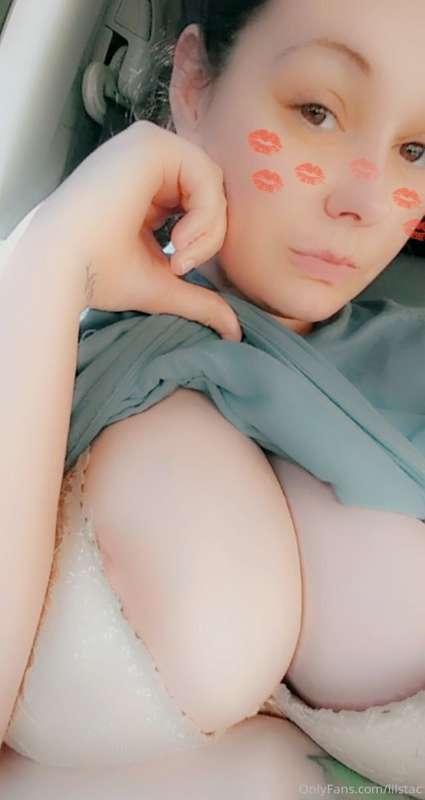 Horny as fuck today someone sext with me available right now..
