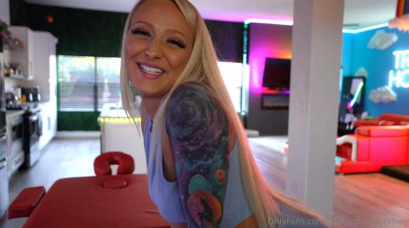 Scarlett called me up for my massage services! After I worke..