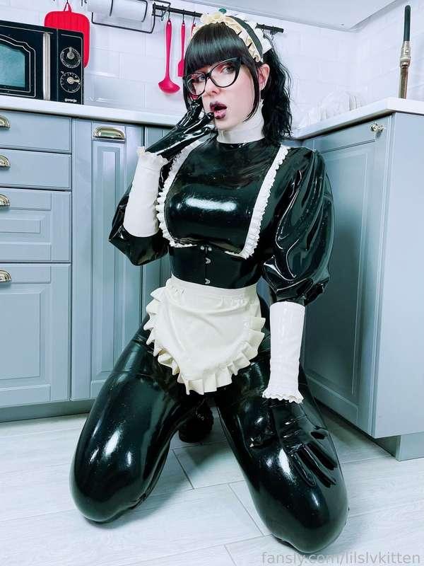 on my knees for you 💦

#latex #maid #fetish #rubber #blacklips #brunette #latexgloves