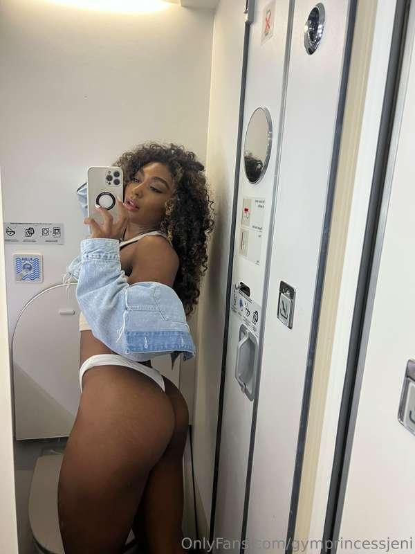 Airplane bathroom can t handle me haha 🤤🤤