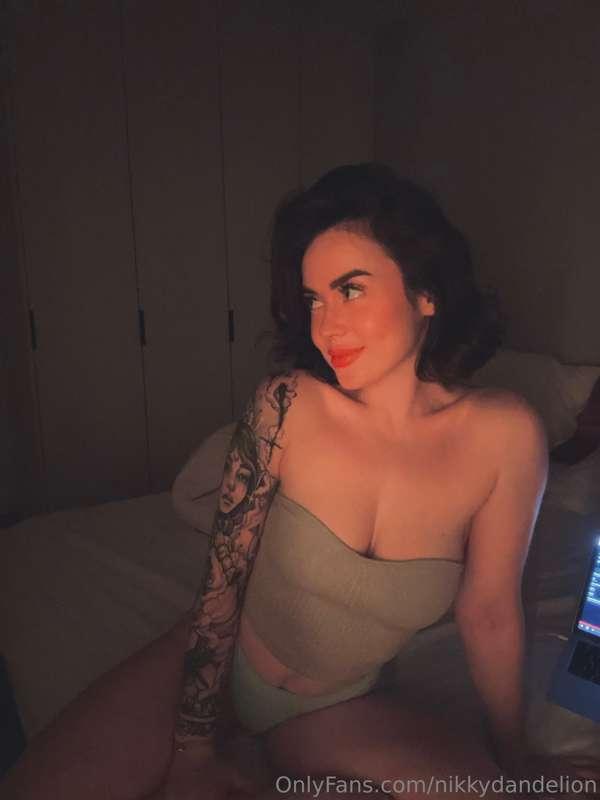 Swipe for a whole photoshoot 🤭🤭