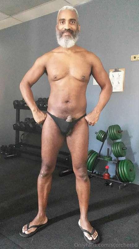 Thongs Tuesday!  #beard #musculardaddy #gay #feet #gaycruisi..