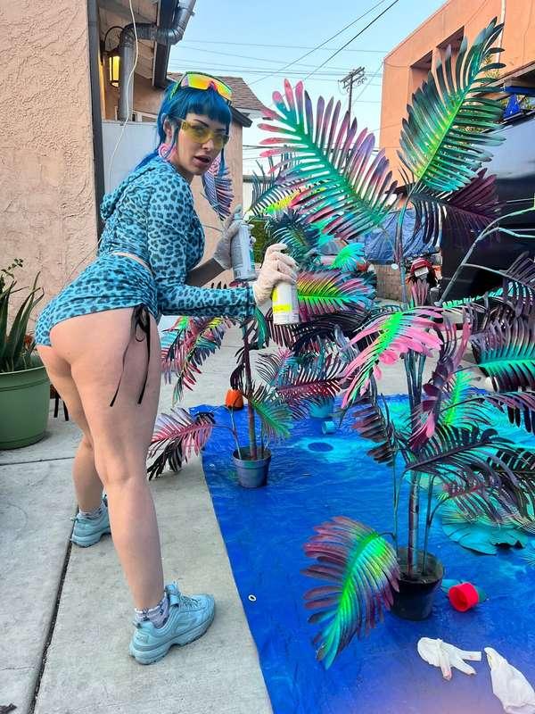 I just had to share this sexy spray paint moment 🌈 I’m worki..