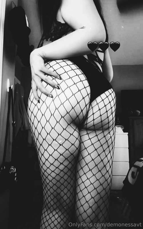 New header 🖤⛓️
What do you guys think about black & white ph..