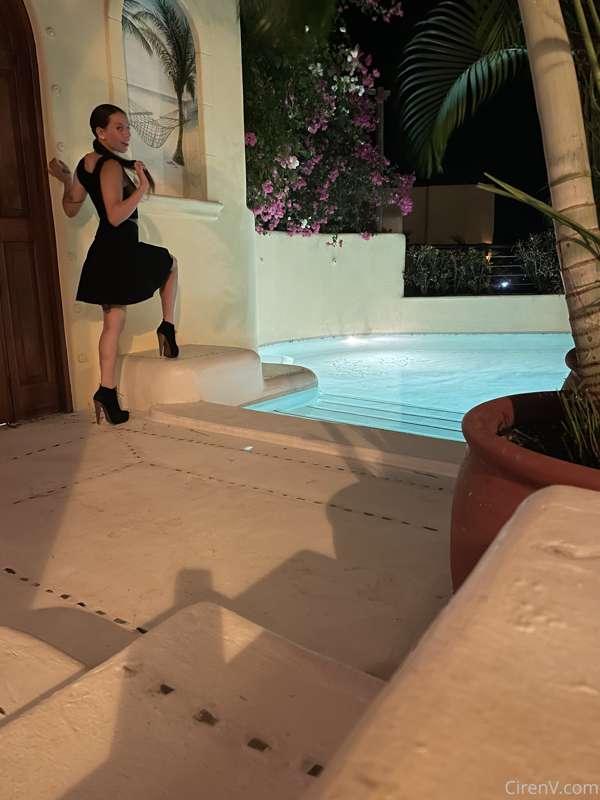 Ciren at her lover’s villa in Mexico 🇲🇽 tonight.