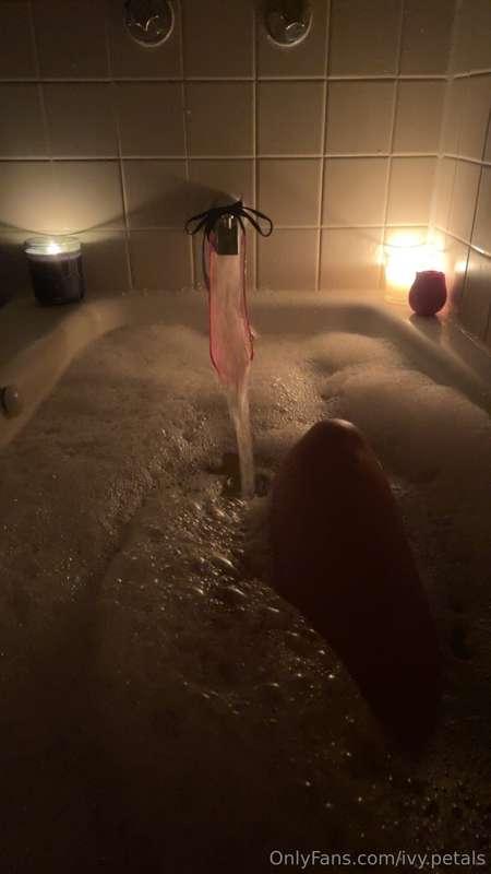 who else is feeling romantic and sexy tonight? 💋