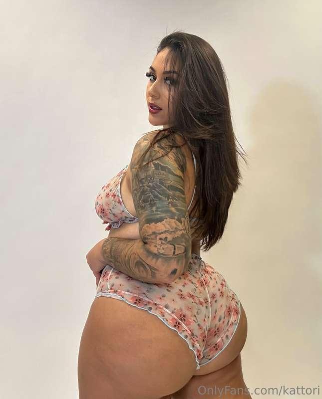Like if this ass would stop you in your tracks 👅🙈