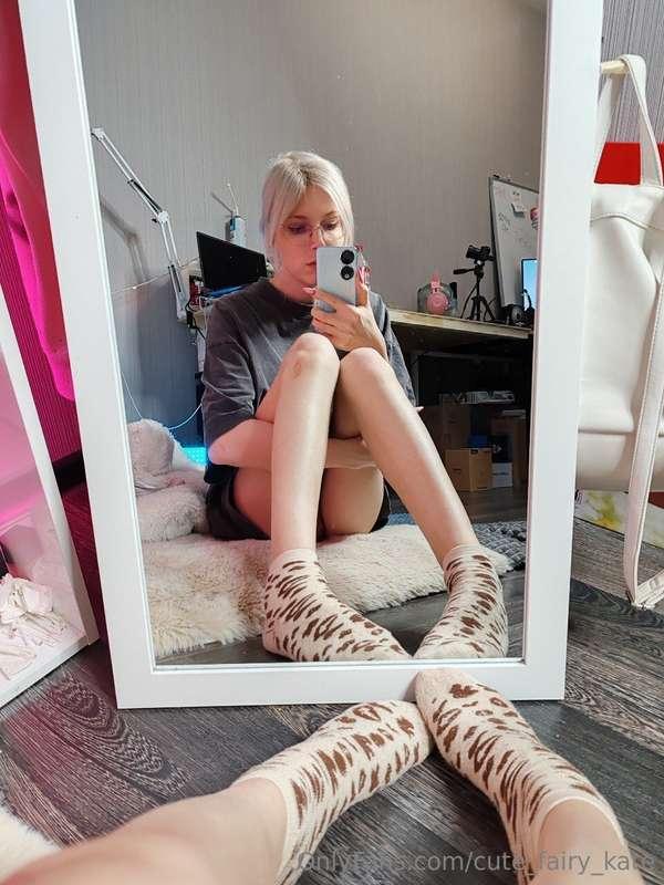 Am I the only one who likes keep my toes warm when it's autu..