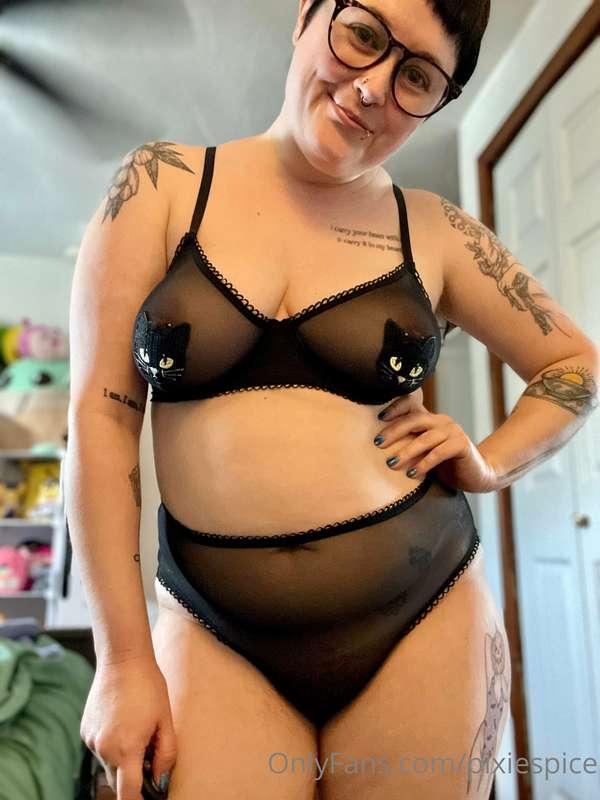 New lingerie day is the best day 👙

All pieces from Knotty K..