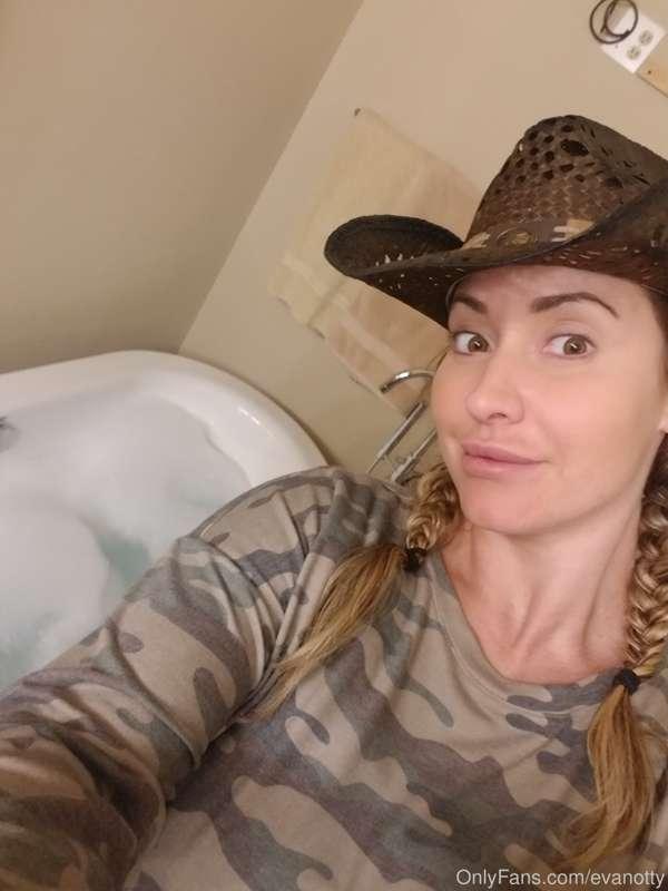 Yes sir!!!! Leaving the hat on if you're curious!