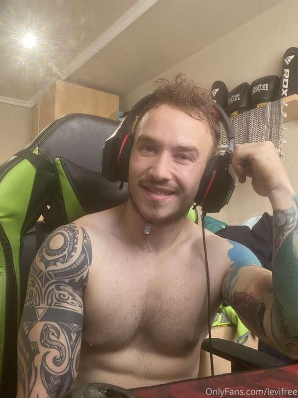 we play some games? 😇😏🎮🕹💻