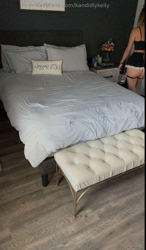 Cum clean up a little with me. 