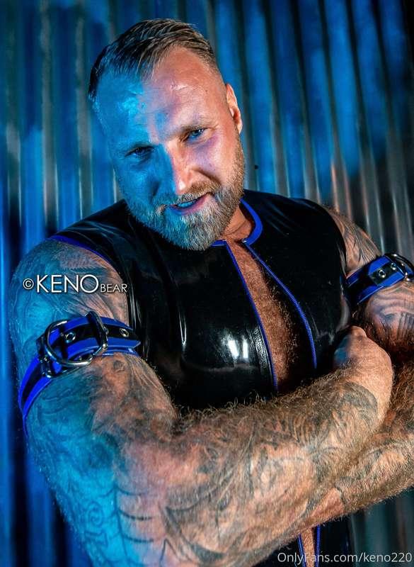 I'm back in rubber for you. New set of images starting tomor..