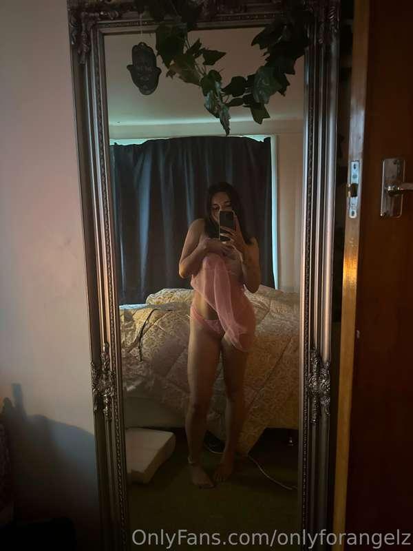 Tip $5+ on this post and I’ll send you a naughty surprise se..