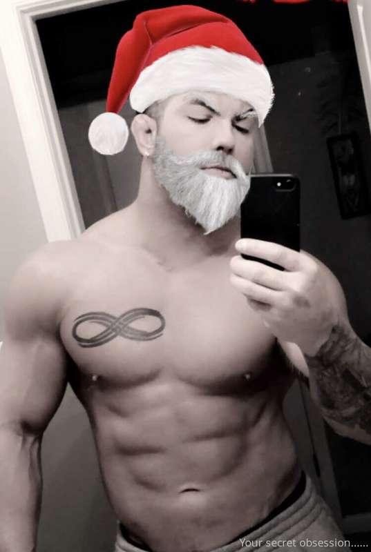 Merry Xmas and Happy holidays from your sexy Swolie Claus! I..