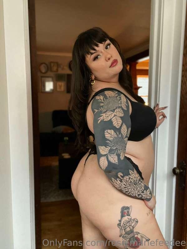 Give my love handles a squeeze daddy
