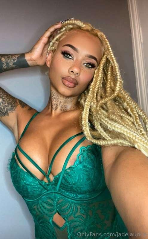 Bringing back the braids and my favourite colour 💚
