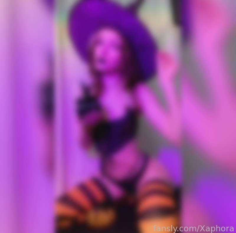 Aaaand here’s more of my Witch set! 👀🖤🎃 Video coming soon! 

These photos are of me sitting down with cute pumpkin props, showing off my ass in these black panties or posing for you to show off the rest of the witch set! 

I was soooo happy with how these turned out, so don’t forget to tip if you enjoy my work! 👉🏼👈🏼