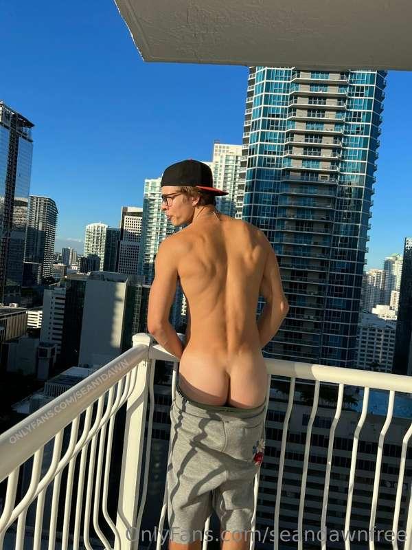 Feeling cheeky today? 🙈Msg me if you wanna see something spi..