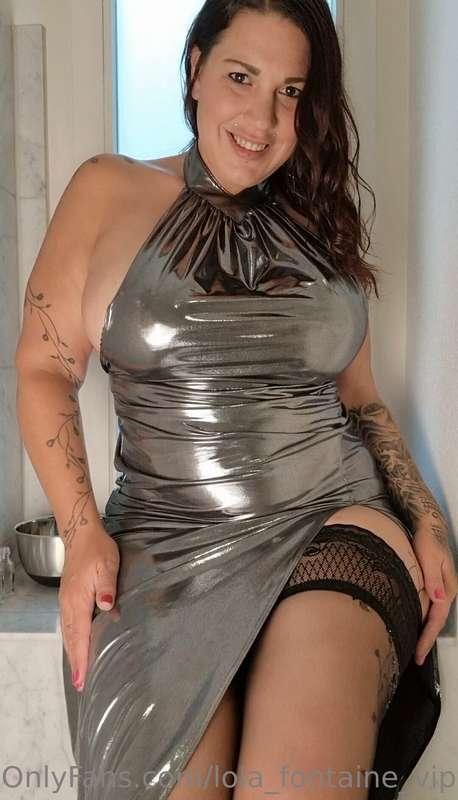 You know that I have a shine fetish, right?😈
➡️swipe for one..