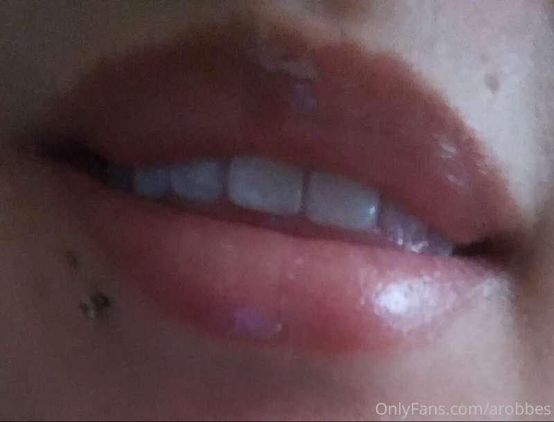 Wanna rub the tip on my lips 🥴
