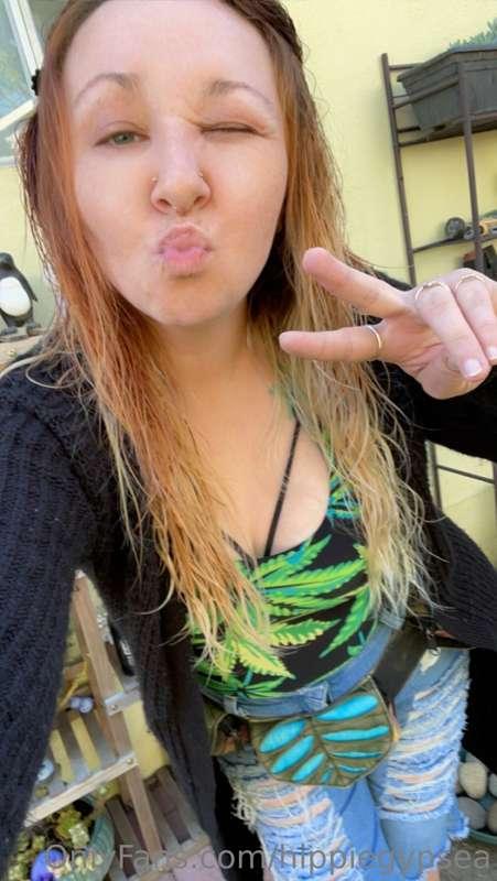 420 outfit 💚✌🏼 😛😛