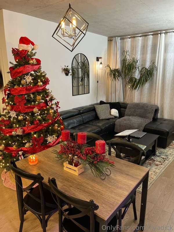 Christmas is up 😍🎁