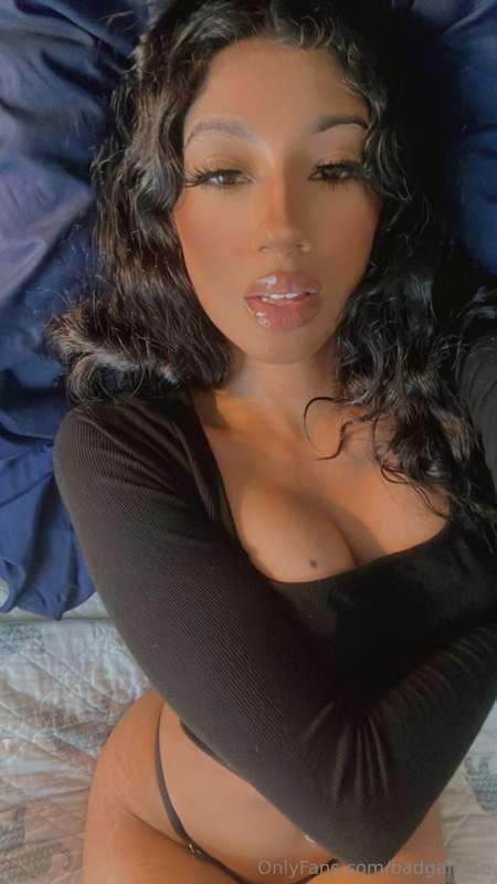 Imagine cumming home to this every night 😈