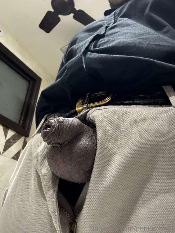 Flashing my wet melanated bulge in formals at my work washro..